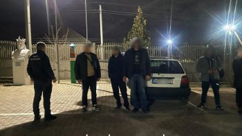 Migranți ucraineni, ajunși ilegal în Moldova, urmau să fie transportați la Comrat cu 400 de euro