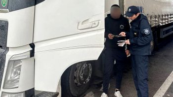 Doi moldoveni, prinși la PTF Cahul cu acte false. Unul din ei afirmă că achitat 350 de euro pentru el