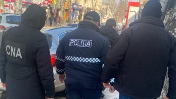 Un polițist a fost reținut în flagrant de CNA la mai puțin de o oră după ce a fost denunțat la Linia Națională Anticorupție