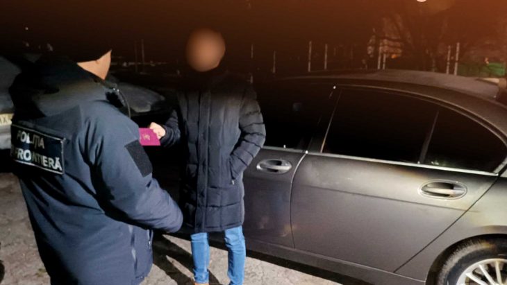 Doi șoferi, un moldovean și un român, au fost prinși cu acte falsificate la punctele de trecere a frontierei Giurgiulești-Galați și Leova