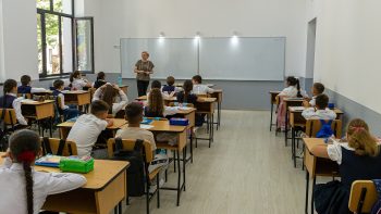 Concurs pentru școlile din Moldova: 200 de școli vor fi dotate cu echipamente și mobilier