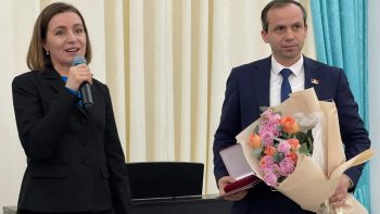 Maia Sandu l-a decorat pe Nicolae Dandiş cu Ordinul de Onoare al Republicii Moldova