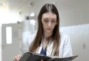 O tânără ucraineană își continuă cariera în medicină după ce și-a găsit refugiul în Cahul