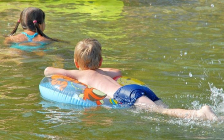 Sfaturi esențiale pentru părinți privind siguranța copiilor în vacanța de vară