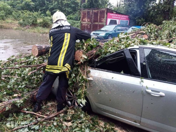 Furtunile vor continua și în următoarele zile. Salvatorii vin cu recomandări pentru cetățeni | METEO