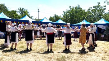 „Sânziene în mândre ii” la Badicul Moldovenesc. Un spectacol folcloric de tradiție // VIDEO