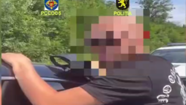 Un bărbat din România, reținut în timp ce pleca din Moldova spre Germania cu o tânără care urma să practice prostituția | VIDEO