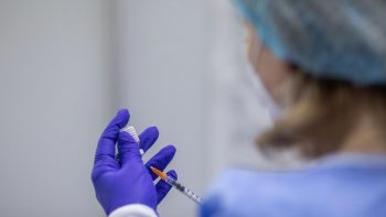 Primul vaccin împotriva cancerului pulmonar a început testarea în șapte țări