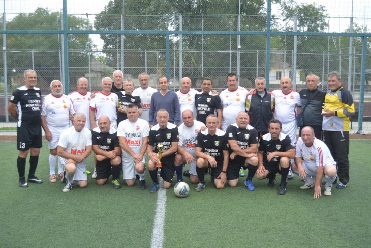 FOTO// 41 de ani de prietenie și fotbal: Meci amical între veteranii din Cahul și Reni