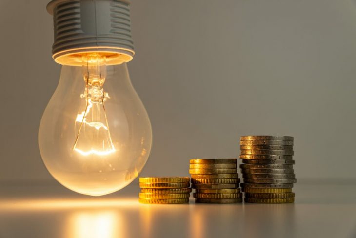 Tariful la energia electrică ar putea să scadă. Vezi cu cât