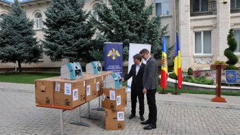 Serviciul Vamal al Republicii Moldova a primit o donație de 12 mașini inteligente de numărat bancnote din partea României