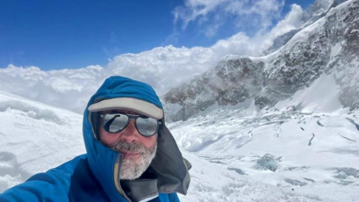 La 61 de ani a devenit primul român care a cucerit toate cele 14 vârfuri montane din lume de peste 8.000 de metri