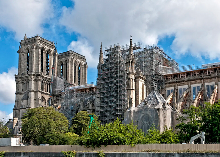 Catedrala Notre Dame din Paris are un altar nou după 5 ani de la incendiul devastator