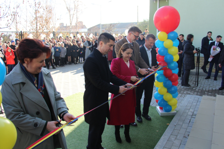 Un nou bloc de studii, inaugurat la Liceul Teoretic „Mihai Eminescu” din municipiul Comrat