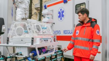 3 ambulanțe de terapie intensivă mobilă pentru nou-născuții din Moldova, donate de UNFPA și SUA